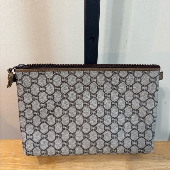 Gucci Brown Toiletry Bag with Monogram Design - Picture 2 of 13